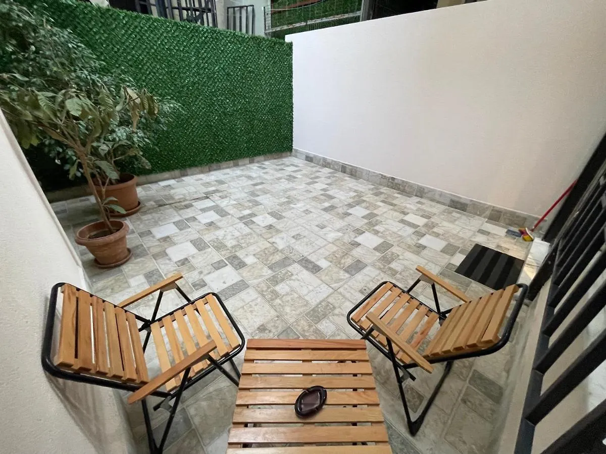 Cosy Flat With A Garden In Central Kadikoy İstanbul Daire